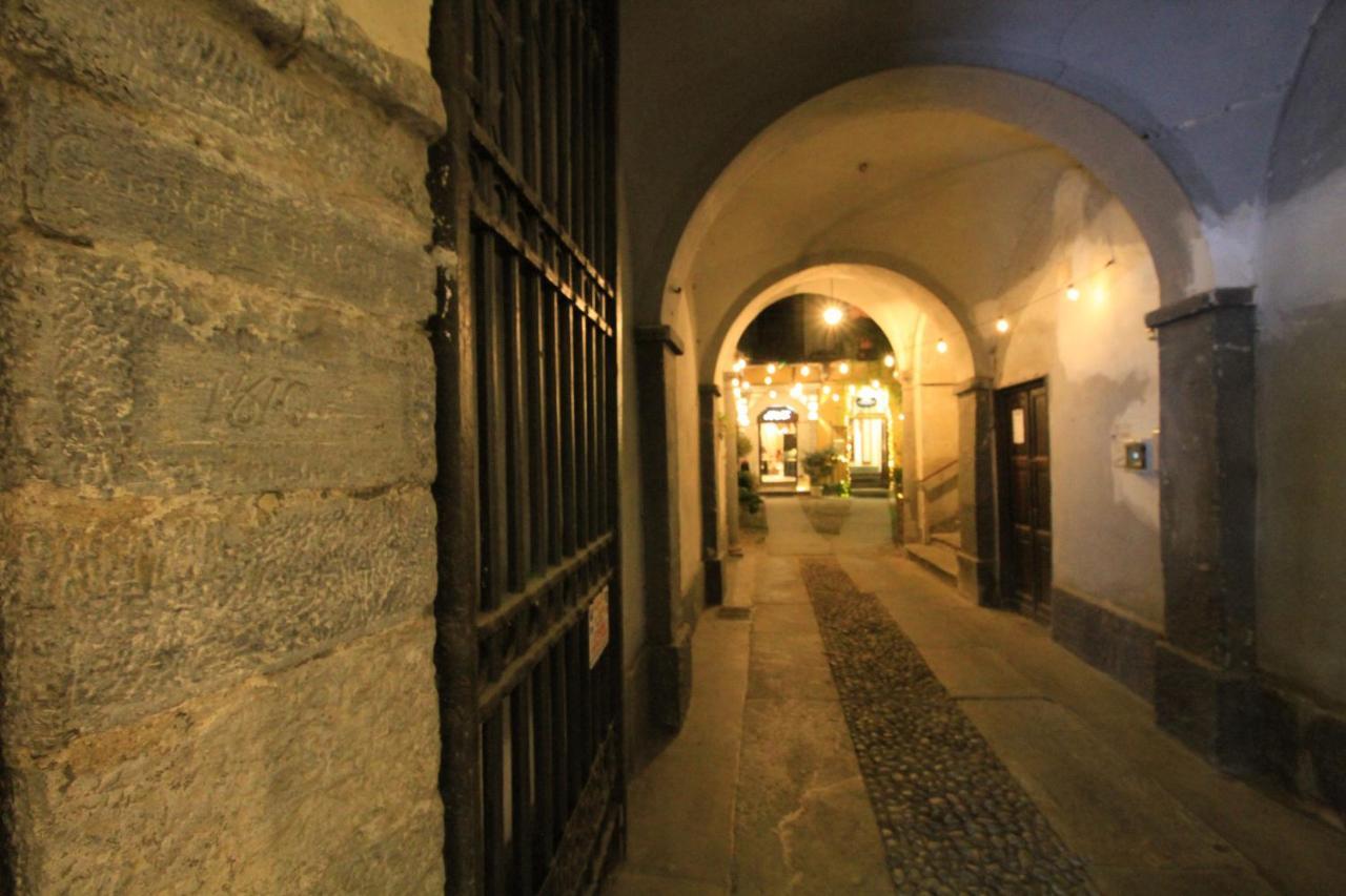 Appartamento Con Terrazza Nel Centro Storico. Cuneo Eksteriør billede